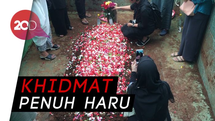 Suasana Haru Menyelimuti Pemakaman Dian Pramana Poetra