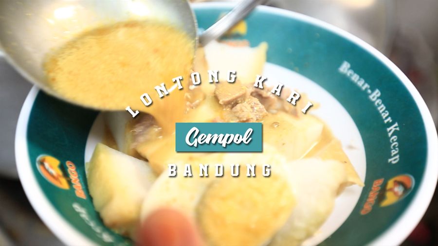 Sarapan Pagi dengan Lontong Kari Gempol, Bandung