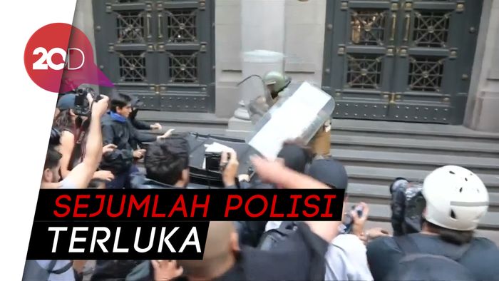 Polisi Diamuk Massa karena Menembak Seorang Warga