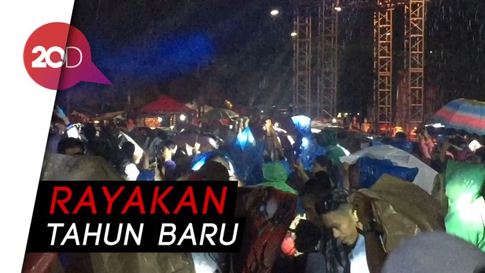 Meski Hujan, Pengunjung Pantai Carnaval Ancol Ramai