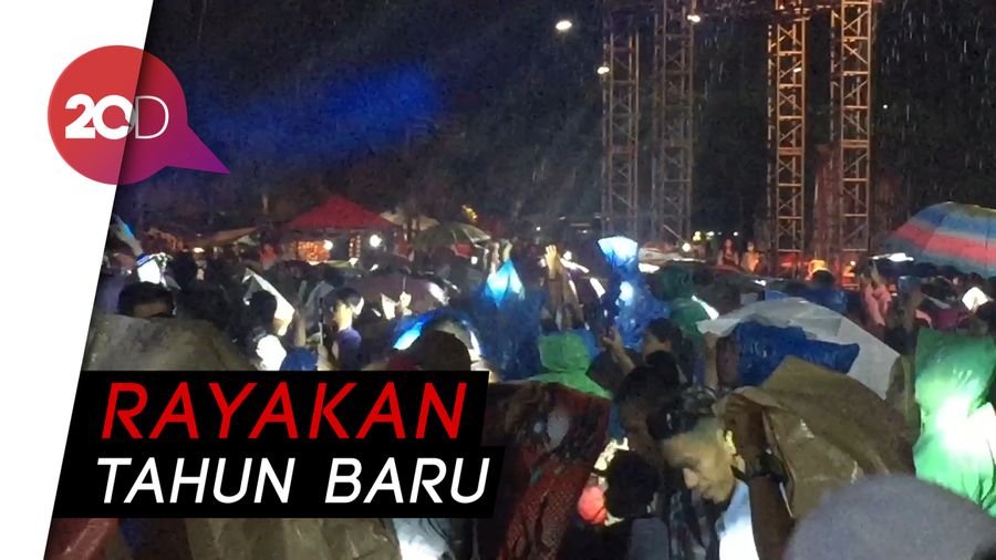 Meski Hujan, Pengunjung Pantai Carnaval Ancol Ramai