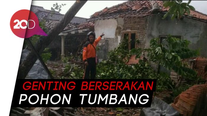 Potret Kerusakan di Cirebon Usai Diterjang Puting Beliung