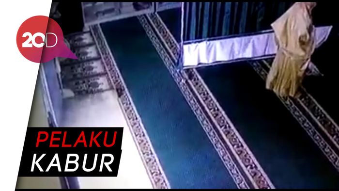 Sadis! Pria Pukul Mahasiswi Salat di Masjid Pakai Balok