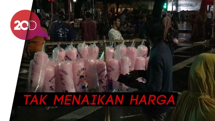  Perayaan Tahun Baru di Monas, Pedagang Tak Untung