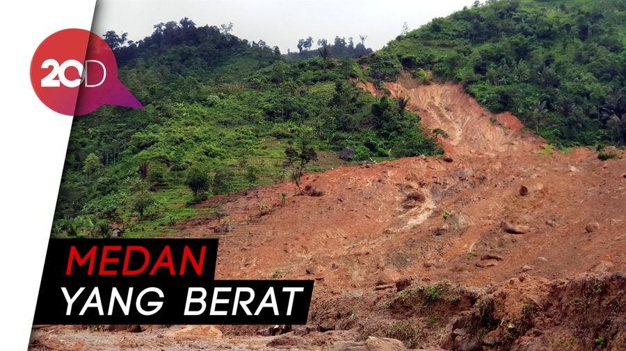 Proses Evakuasi Korban Longsor Kp Adat Sukabumi