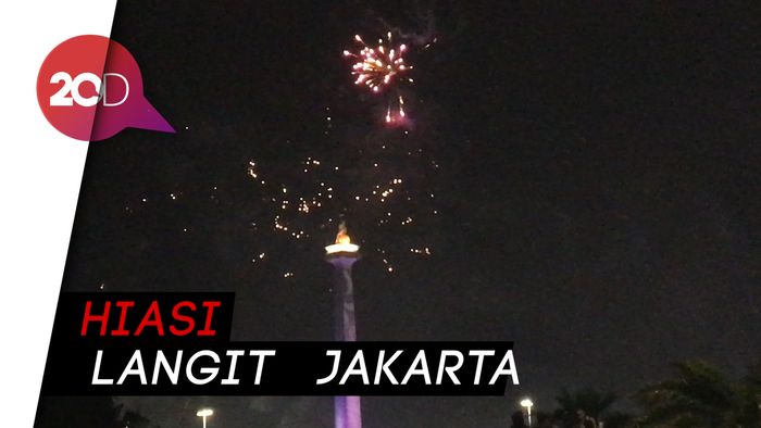 Warna-warni Pesta Kembang Api di Monas