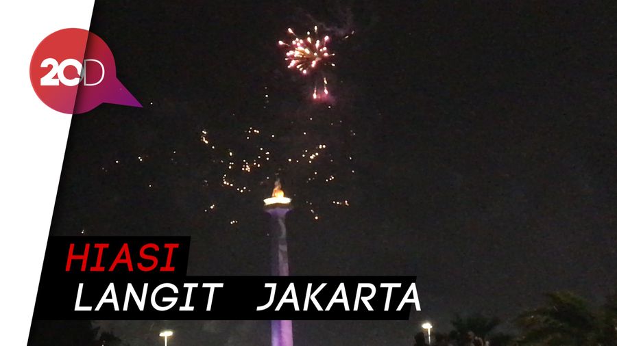 Warna-warni Pesta Kembang Api di Monas