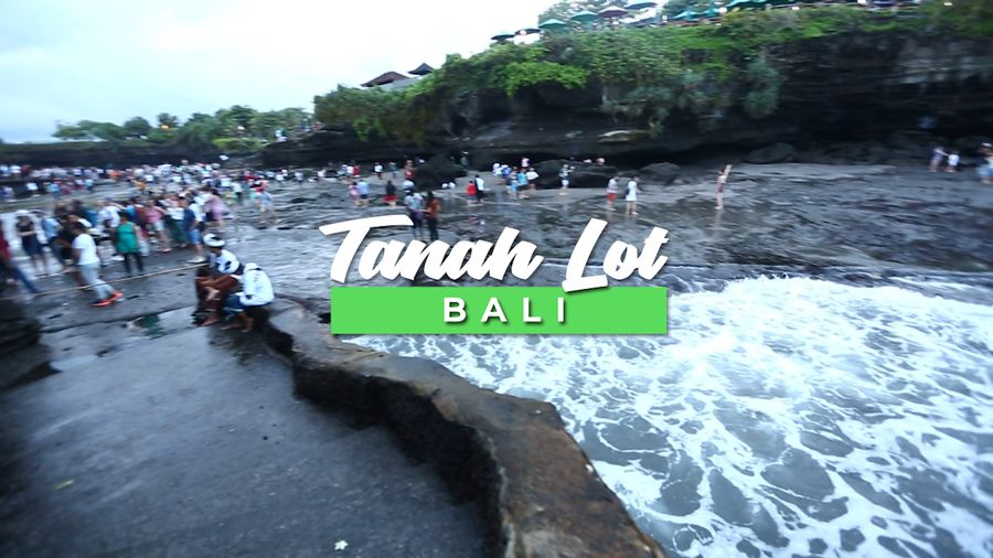 Menikmati Keindahan Tanah Lot, Bali