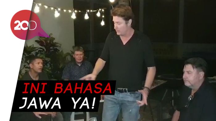 Salut! Keluarga Bule Fasih Berbahasa Jawa Timuran