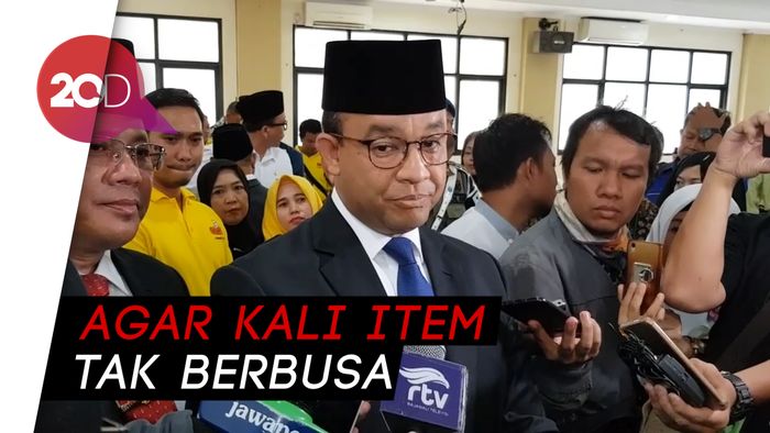 Kali Item Berbusa, Anies Akan Atur Usaha Cuci Mobil dan Laundry