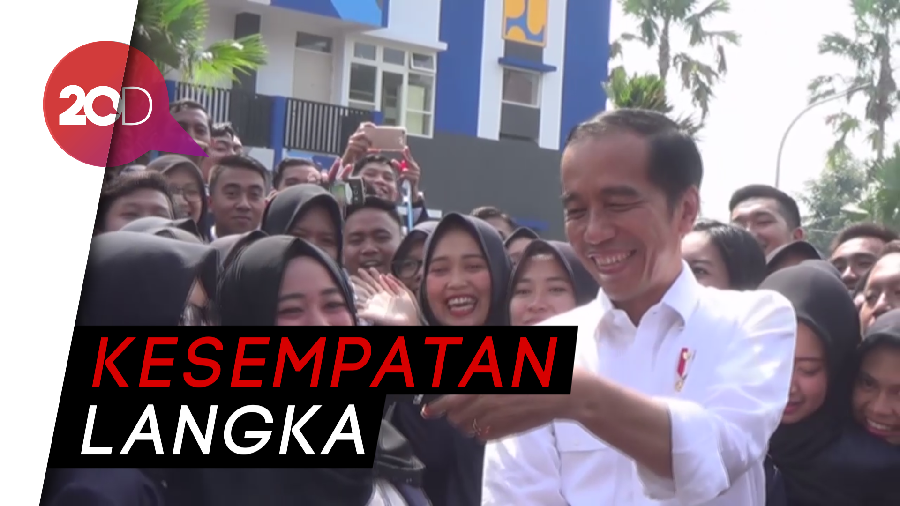 Jokowi Ngevlog Bareng Mahasiswa STKIP PGRI Tulungagung