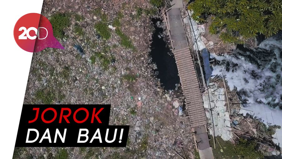 Melihat dari Langit Sungai Sampah di Bekasi 