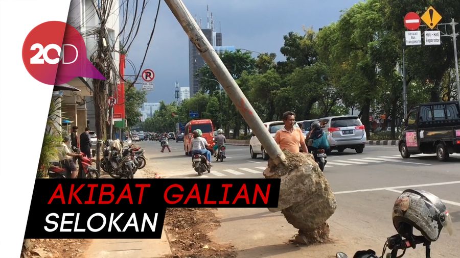 Bahaya! Tiang Ini Berdiri Tak Pada Tempatnya
