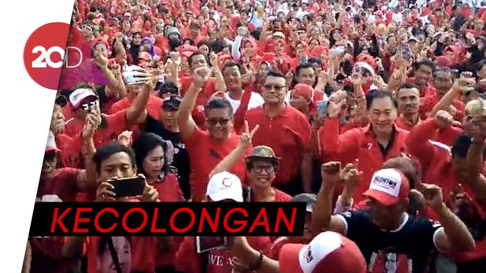 Acungkan Dua Jari di Parade PDIP, Hasto Tegur Simpatisan