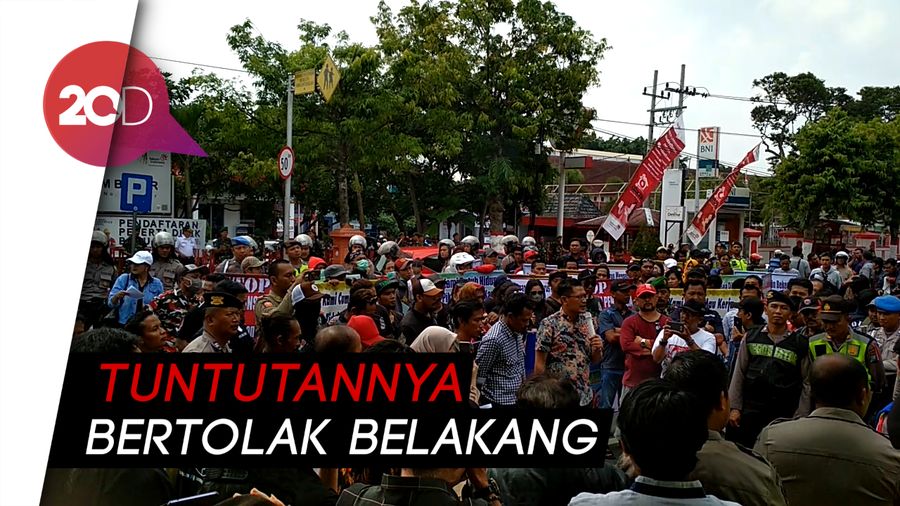 Buntut Penutupan Karaoke Maxi Brillian, Dua Demo Besar Digelar