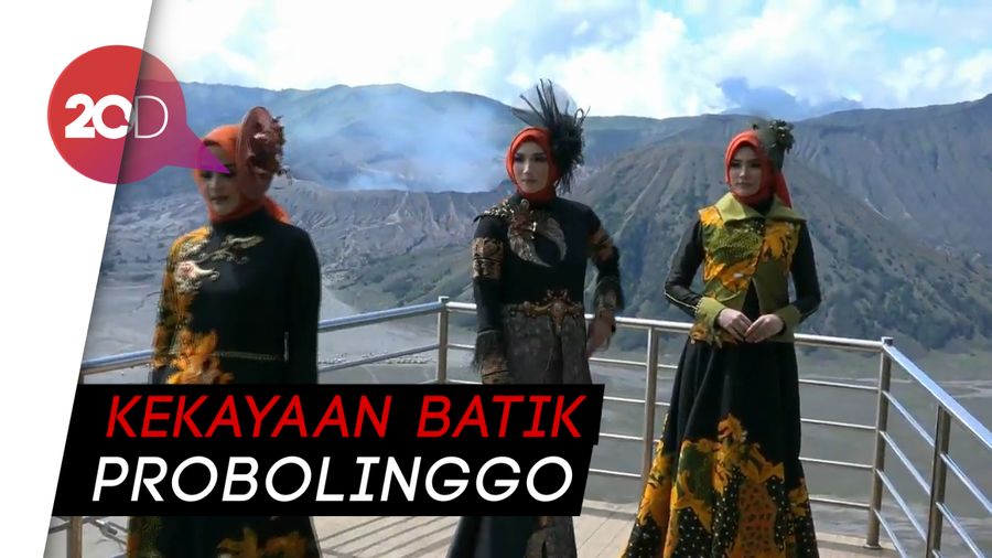 Cantik! Fashion Show Batik Muslim dengan Latar Gunung Bromo
