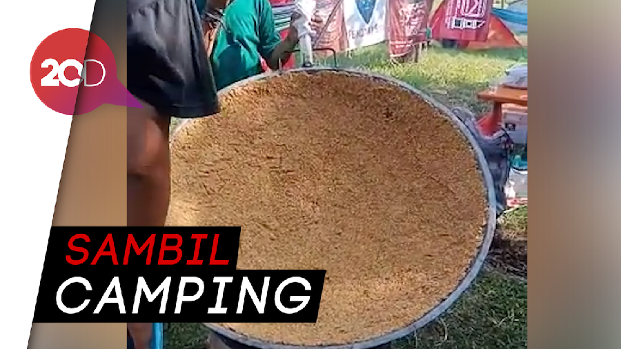 Komunitas Pendaki Indonesia Bikin Kerak Telor Raksasa