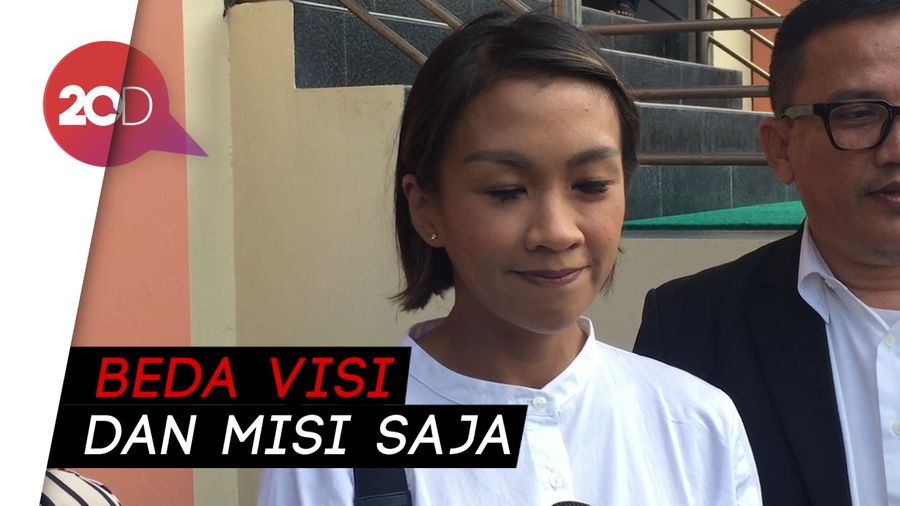 Melanie Putria Bantah Ada Orang Ketiga Atau Faktor Ekonomi