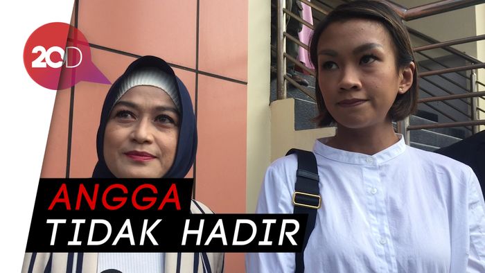 Melanie Putria Jalani Sidang Cerai Perdananya Sendiri