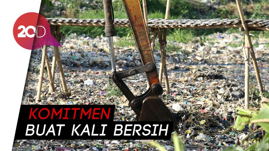Alat Berat Ditambah untuk Bersihkan Sampah di Kali Pisang Batu