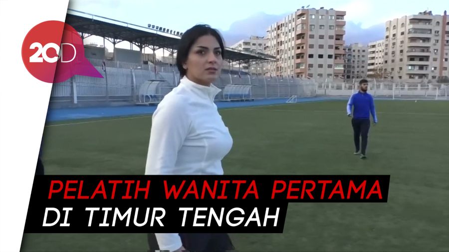 Cantik! Pelatih Sepak Bola di Suriah Bikin Gagal Fokus