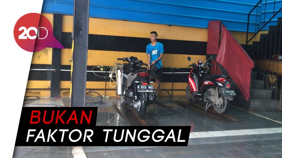 Penertiban Usaha Cuci Mobil Kali Item,  Pengelola Usaha Keberatan