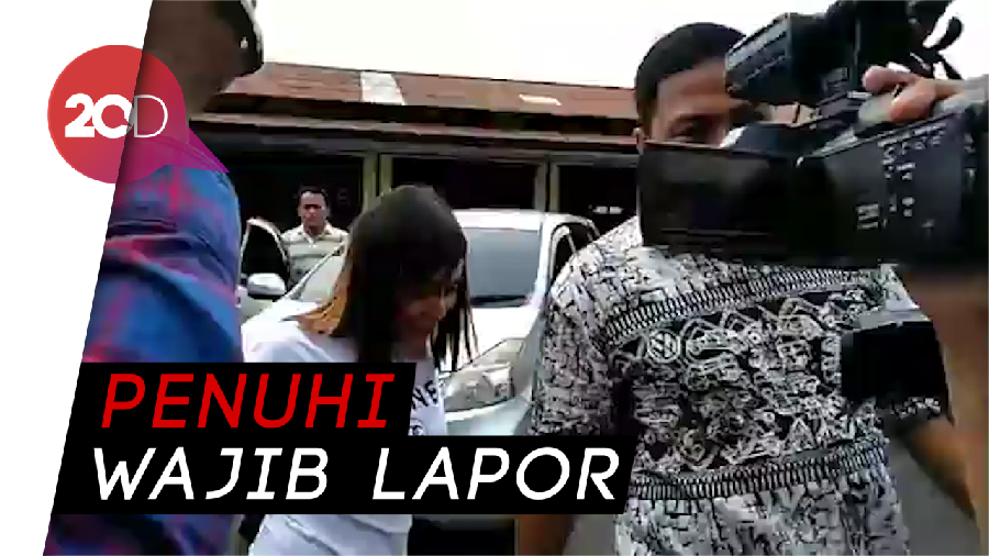 Datang ke Mapolda Jatim, Avriellia Shaqqila Diam Seribu Bahasa
