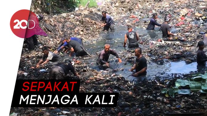 Timbunan Sampah di Kali Pejuang Mulai Diangkut!