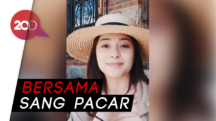 Gaya Nikita Willy Jalan-jalan di Kampung Pablo Escobar