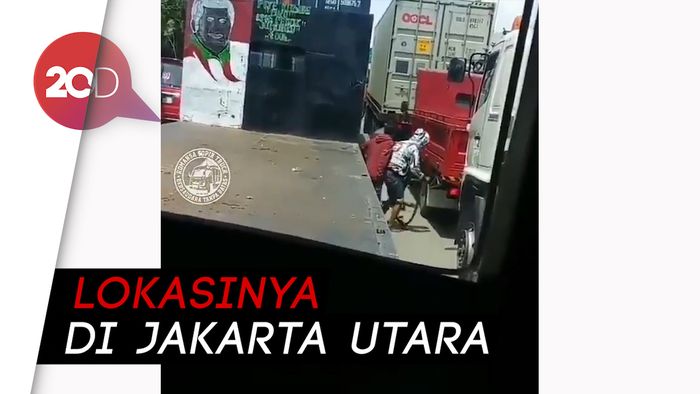 Aksinya Terekam Kamera, Bajing Loncat Diburu Polisi