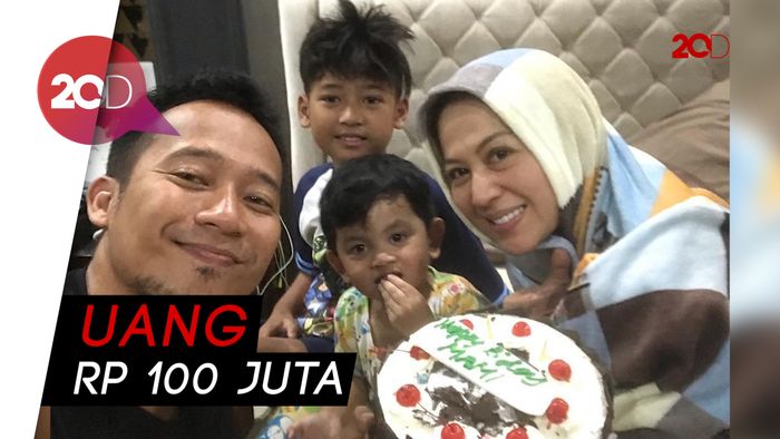 Kado Spesial Denny Cagur di Ultah Sang Istri