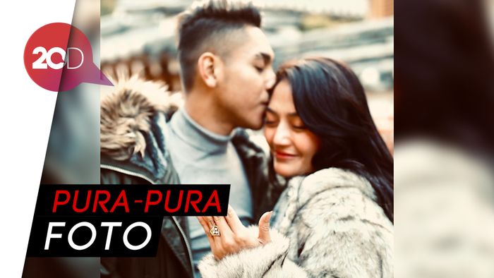 Aksi Sang Pacar Saat Lamar Siti Badriah di Korea