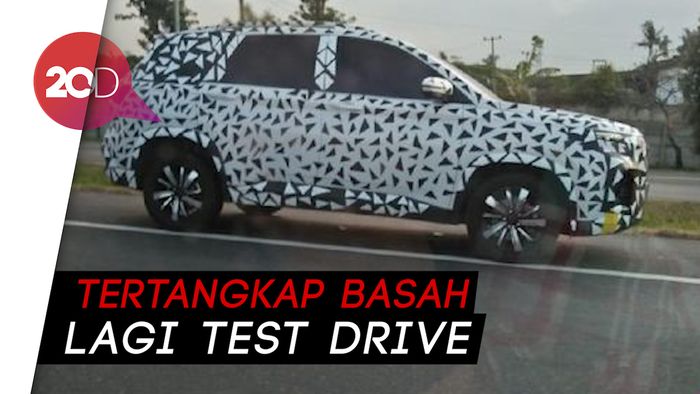 Wah, 2 SUV Wuling Kepergok Lagi Macet-macetan di Tol Cikampek