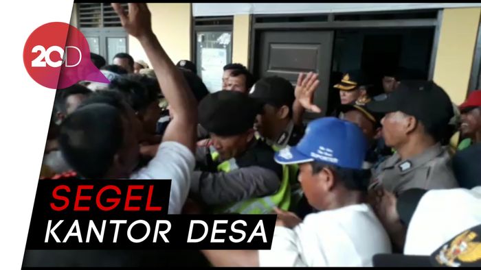 Demo Dana Desa, Ratusan Warga Brebes Ricuh dengan Polisi 