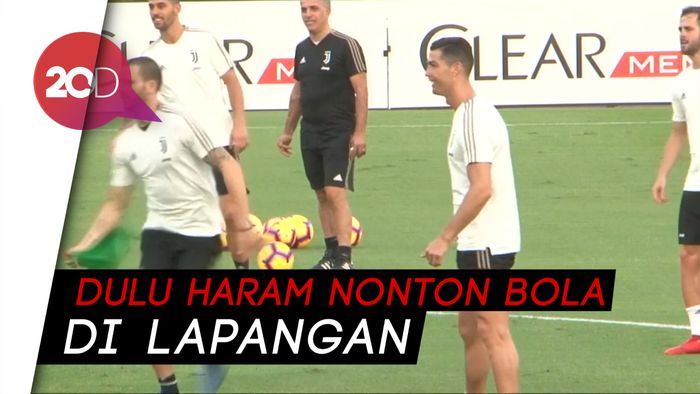 Girangnya Perempuan Saudi Lihat Cristiano Ronaldo di Jeddah