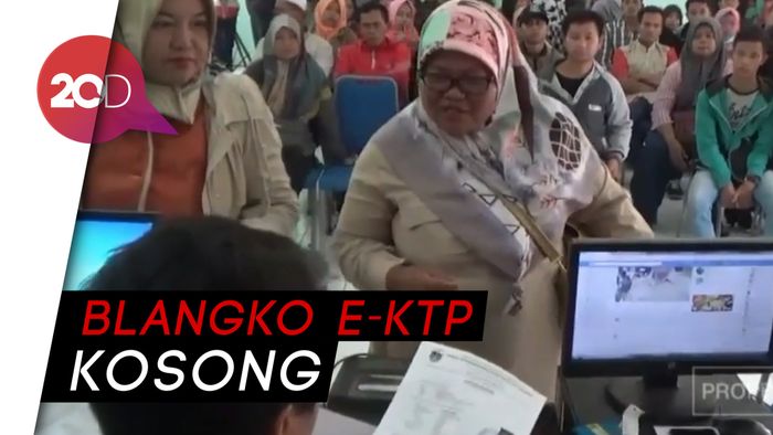 Ratusan Warga Tasikmalaya Kecewa Pelayanan e-KTP Dihentikan