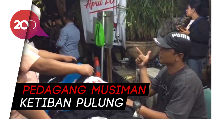 Mengais Rezeki di Area Debat Perdana Pilpres 2019