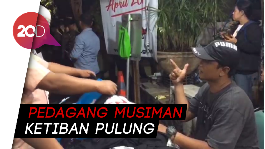 Mengais Rezeki di Area Debat Perdana Pilpres 2019