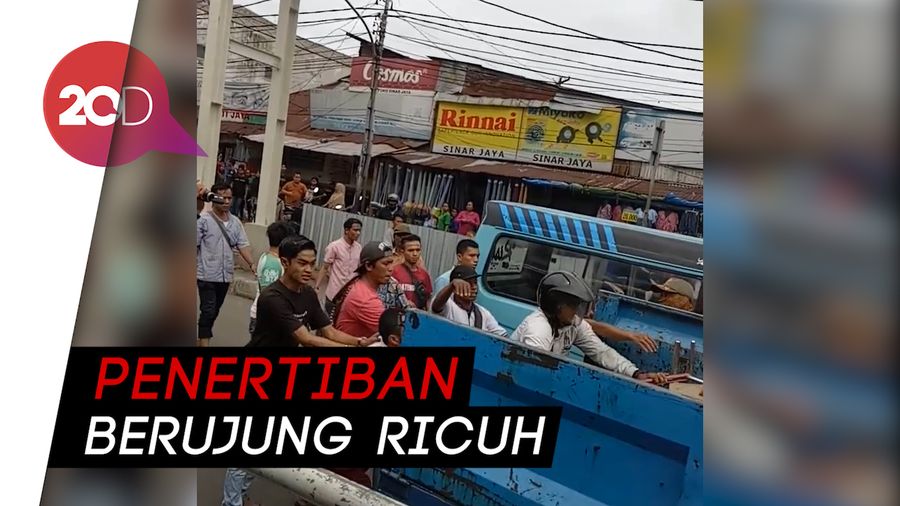 Ricuh! PKL Tanah Abang Vs Satpol PP