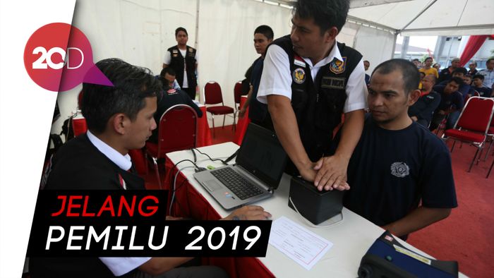 Tahanan-Napi Rame-rame Bikin e-KTP Biar Bisa Nyoblos