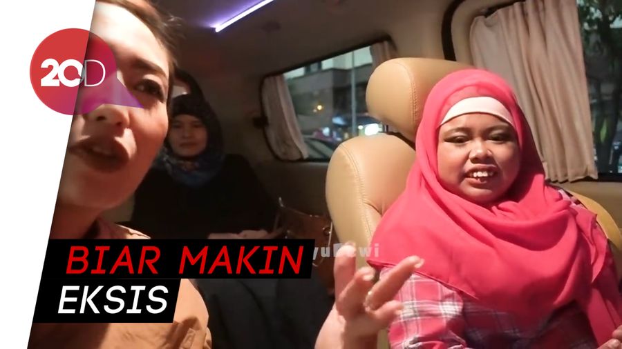 Uwow! So Sweet Banget Ayu Dewi Punya Surprise untuk Kekeyi