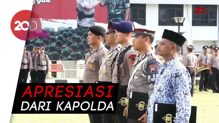 Woles saat Dibentak Pedemo, Briptu Saiful Diganjar Penghargaan