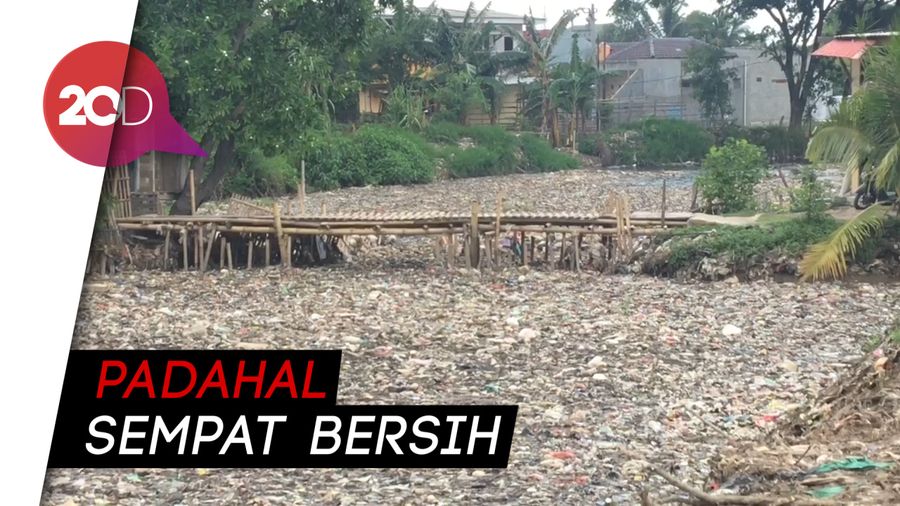 Duh! Kali Pisang Batu Kembali Dipenuhi Sampah
