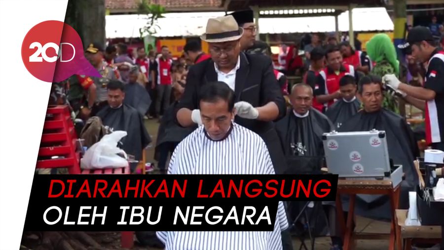 Pak Jokowi Anteng Banget Potong Rambut di Tukang Cukur Asgar