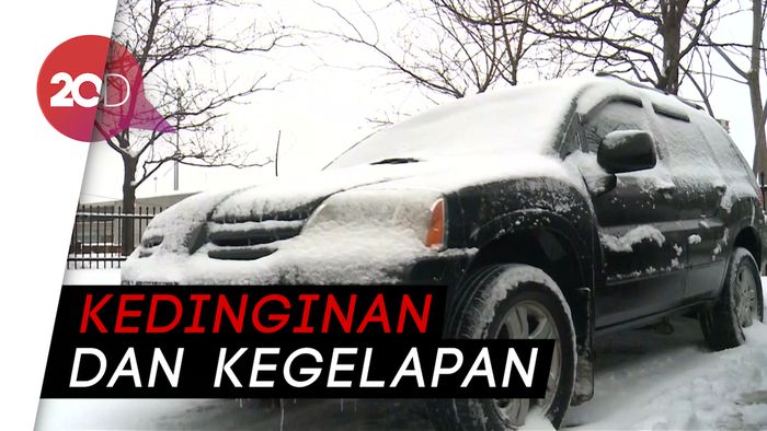 Badai Salju Kacaukan Aktivitas Warga di Chicago