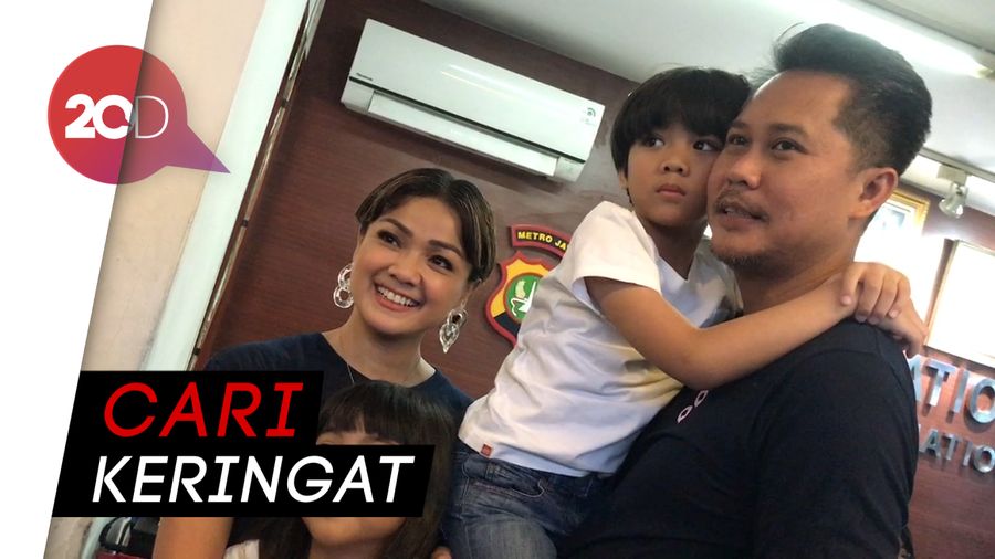 Nirina Zubir dan Keluarga Tak Pernah Absen Ikut Car Free Day