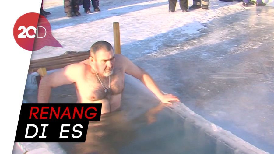 Cara Aneh Orang Rusia Peringati Epifani