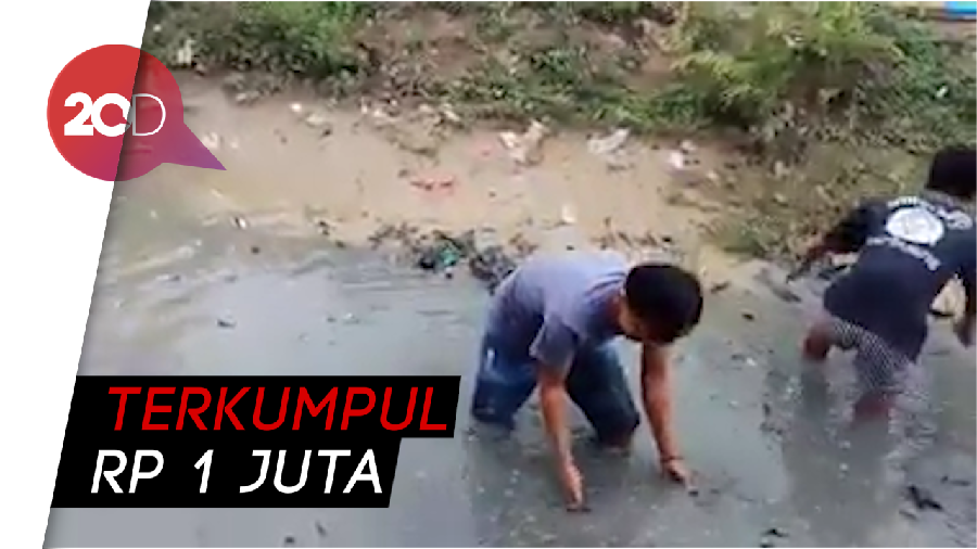 Geger! Warga Berburu Uang Jutaan Rupiah di Sungai 