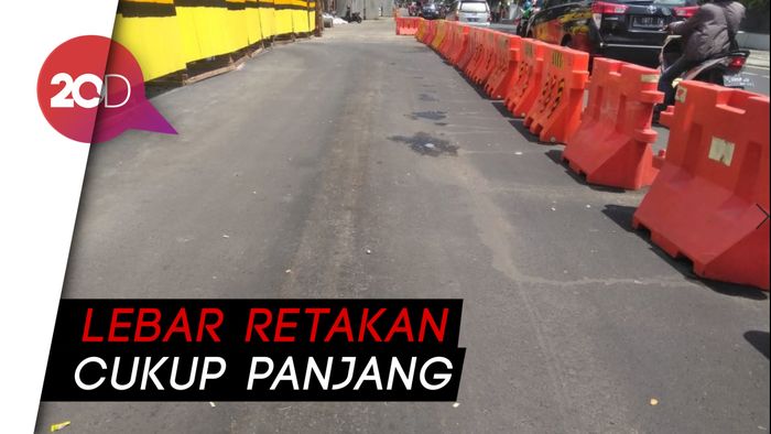 Hati-hati! Ada Retakan di Jalan Raya Gubeng yang Ambles