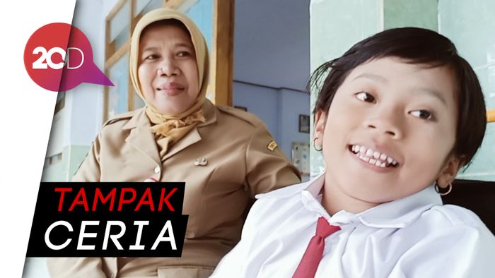 Berkursi Roda, Harapan Dinda Bersekolah Kini Terwujud